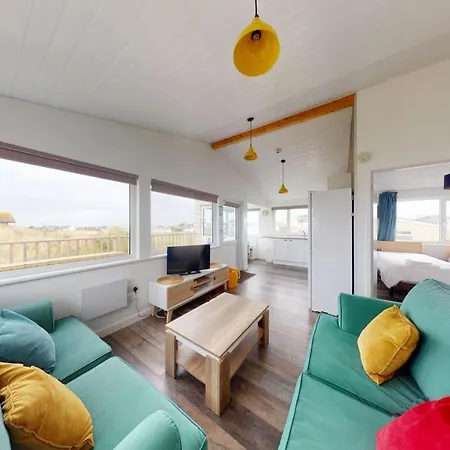 D38 Miramar, Riviere Towans Holiday home